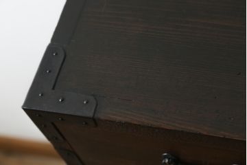 和製アンティーク　前面欅(ケヤキ)材　使い込まれた風合いが魅力的な収納箪笥(帳場箪笥、時代箪笥、収納棚、戸棚)(R-073625)