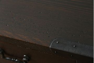 和製アンティーク　前面欅(ケヤキ)材　使い込まれた風合いが魅力的な収納箪笥(帳場箪笥、時代箪笥、収納棚、戸棚)(R-073625)