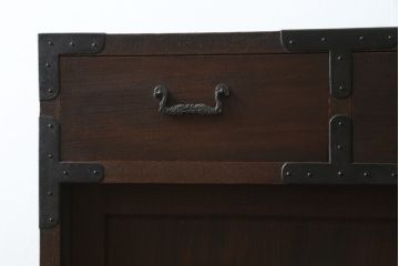 和製アンティーク　前面欅(ケヤキ)材　使い込まれた風合いが魅力的な収納箪笥(帳場箪笥、時代箪笥、収納棚、戸棚)(R-073625)