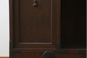 和製アンティーク　前面欅(ケヤキ)材　使い込まれた風合いが魅力的な収納箪笥(帳場箪笥、時代箪笥、収納棚、戸棚)(R-073625)