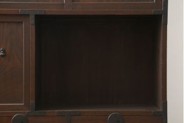 和製アンティーク　前面欅(ケヤキ)材　使い込まれた風合いが魅力的な収納箪笥(帳場箪笥、時代箪笥、収納棚、戸棚)(R-073625)