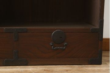 和製アンティーク　前面欅(ケヤキ)材　使い込まれた風合いが魅力的な収納箪笥(帳場箪笥、時代箪笥、収納棚、戸棚)(R-073625)