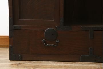 和製アンティーク　前面欅(ケヤキ)材　使い込まれた風合いが魅力的な収納箪笥(帳場箪笥、時代箪笥、収納棚、戸棚)(R-073625)