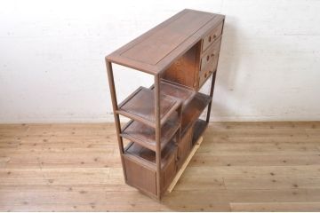和製ビンテージ　鉄刀木(タガヤサン)　美しい木目とユニークな取っ手のデザインが目を惹く茶棚(違い棚、飾り棚、戸棚、収納棚、ヴィンテージ)(R-073637)