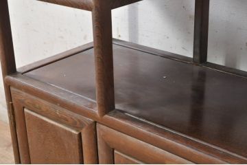 和製ビンテージ　鉄刀木(タガヤサン)　美しい木目とユニークな取っ手のデザインが目を惹く茶棚(違い棚、飾り棚、戸棚、収納棚、ヴィンテージ)(R-073637)