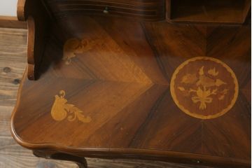 イタリアビンテージ　象嵌入り　拘りあるデザインとエレガントな佇まいが魅力的な猫脚デスク(作業台、ワークデスク、在宅ワーク用、在宅用、ヴィンテージ)(R-073644)
