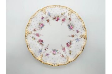 イギリス　ロイヤルクラウン　ダービー　ロイヤルアントワネット　ゴールドと花柄のデザインが素敵なトリオセット(ティーカップ&ソーサー、プレート、皿、C&S、ROYAL CROWN DERBY、洋食器)(R-073653)