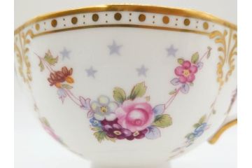 イギリス　ロイヤルクラウン　ダービー　ロイヤルアントワネット　ゴールドと花柄のデザインが素敵なトリオセット(ティーカップ&ソーサー、プレート、皿、C&S、ROYAL CROWN DERBY、洋食器)(R-073653)