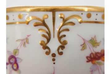 イギリス　ロイヤルクラウン　ダービー　ロイヤルアントワネット　ゴールドと花柄のデザインが素敵なトリオセット(ティーカップ&ソーサー、プレート、皿、C&S、ROYAL CROWN DERBY、洋食器)(R-073653)