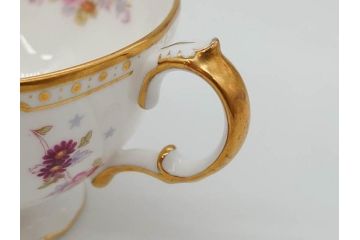 イギリス　ロイヤルクラウン　ダービー　ロイヤルアントワネット　ゴールドと花柄のデザインが素敵なトリオセット(ティーカップ&ソーサー、プレート、皿、C&S、ROYAL CROWN DERBY、洋食器)(R-073653)