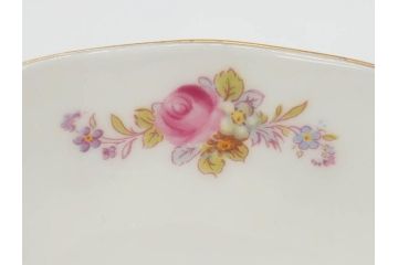 イギリス　ロイヤルクラウン　ダービー　ロイヤルアントワネット　ゴールドと花柄のデザインが素敵なトリオセット(ティーカップ&ソーサー、プレート、皿、C&S、ROYAL CROWN DERBY、洋食器)(R-073653)