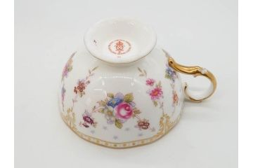 イギリス　ロイヤルクラウン　ダービー　ロイヤルアントワネット　ゴールドと花柄のデザインが素敵なトリオセット(ティーカップ&ソーサー、プレート、皿、C&S、ROYAL CROWN DERBY、洋食器)(R-073653)