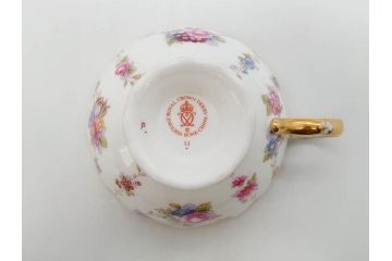 イギリス　ロイヤルクラウン　ダービー　ロイヤルアントワネット　ゴールドと花柄のデザインが素敵なトリオセット(ティーカップ&ソーサー、プレート、皿、C&S、ROYAL CROWN DERBY、洋食器)(R-073653)