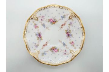イギリス　ロイヤルクラウン　ダービー　ロイヤルアントワネット　ゴールドと花柄のデザインが素敵なトリオセット(ティーカップ&ソーサー、プレート、皿、C&S、ROYAL CROWN DERBY、洋食器)(R-073653)