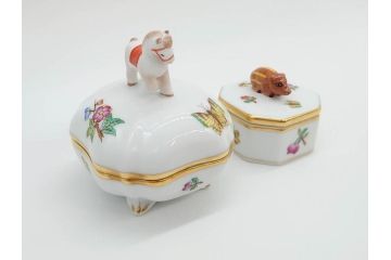 ヘレンド　ハンガリー　HEREND HVNGARY　干支　馬　猪　鮮やかな色彩と可愛らしいデザインが魅力的なボンボニエール2個セット(ウマ、イノシシ、HUNGARY、ヴィクトリア・プレーン、小筺、ボンボン、小物入れ、洋食器)(R-073656)