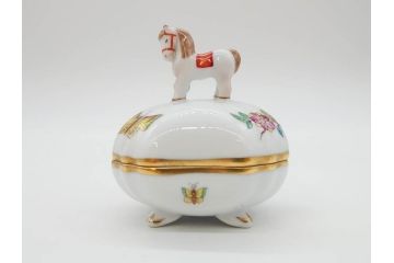 ヘレンド　ハンガリー　HEREND HVNGARY　干支　馬　猪　鮮やかな色彩と可愛らしいデザインが魅力的なボンボニエール2個セット(ウマ、イノシシ、HUNGARY、ヴィクトリア・プレーン、小筺、ボンボン、小物入れ、洋食器)(R-073656)