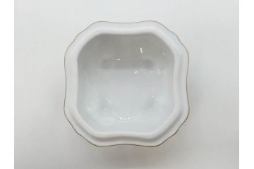 ヘレンド　ハンガリー　HEREND HVNGARY　干支　馬　猪　鮮やかな色彩と可愛らしいデザインが魅力的なボンボニエール2個セット(ウマ、イノシシ、HUNGARY、ヴィクトリア・プレーン、小筺、ボンボン、小物入れ、洋食器)(R-073656)