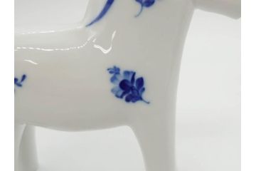 デンマーク　ROYAL COPENHAGEN(ロイヤルコペンハーゲン)　馬　なめらかなフォルムと美しい絵付けが優雅さを演出するフィギュリン(幸せを運ぶ馬、ダーラナホース、フラワー、花、ブルー、置物、オブジェ)(R-073658)