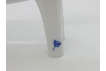 デンマーク　ROYAL COPENHAGEN(ロイヤルコペンハーゲン)　馬　なめらかなフォルムと美しい絵付けが優雅さを演出するフィギュリン(幸せを運ぶ馬、ダーラナホース、フラワー、花、ブルー、置物、オブジェ)(R-073658)