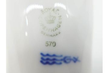 デンマーク　ROYAL COPENHAGEN(ロイヤルコペンハーゲン)　馬　なめらかなフォルムと美しい絵付けが優雅さを演出するフィギュリン(幸せを運ぶ馬、ダーラナホース、フラワー、花、ブルー、置物、オブジェ)(R-073658)