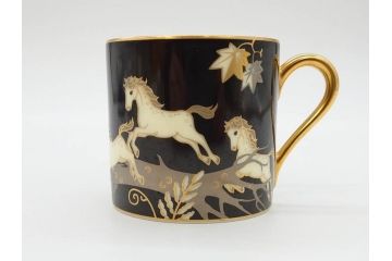 大倉陶園(OKURA、OAC)　碗皿暦　雨(水無月)　ハンドペイント・ピンクローズ　馬　Limited Edition　華やかな色彩と様々なデザインが楽しめるカップ&ソーサー4客セット(金彩、HAND PAINTED、薔薇、バラ、ばら、デミタス、うま、ウマ、ホース、C&S、洋食器)(R-073661)