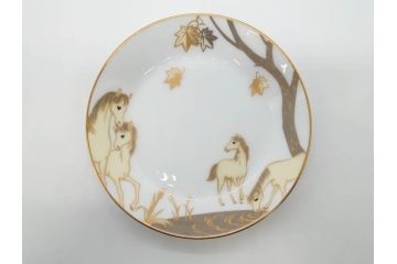 大倉陶園(OKURA、OAC)　碗皿暦　雨(水無月)　ハンドペイント・ピンクローズ　馬　Limited Edition　華やかな色彩と様々なデザインが楽しめるカップ&ソーサー4客セット(金彩、HAND PAINTED、薔薇、バラ、ばら、デミタス、うま、ウマ、ホース、C&S、洋食器)(R-073661)