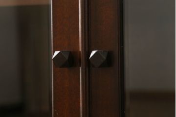 中古　美品!!　松本民芸家具　シンプルで小振りなサイズが取り入れやすい収納棚(戸棚、サイドキャビネット)(R-073666)