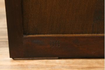 中古　美品!!　松本民芸家具　高山式　シンプルで洗練されたデザインが魅力的な食器棚(戸棚、収納棚、キャビネット)(定価約52万円)(R-073668)