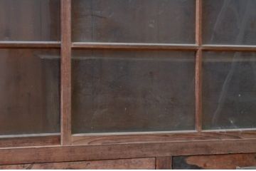 和製アンティーク　古い木味が素敵な昔懐かしい雰囲気のサイドボード(サイドキャビネット、食器棚、飾り棚、戸棚、ガラスケース)(R-073674)