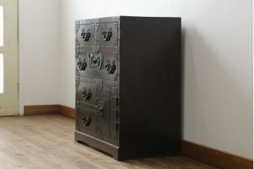 中古　美品　落ち着いた深い色味が魅力的なアンティーク調和箪笥(時代箪笥、衣装箪笥、収納箪笥、整理箪笥、タンス、引き出し)(R-073680)