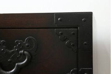 中古　美品　落ち着いた深い色味が魅力的なアンティーク調和箪笥(時代箪笥、衣装箪笥、収納箪笥、整理箪笥、タンス、引き出し)(R-073680)