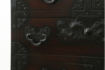 中古　美品　落ち着いた深い色味が魅力的なアンティーク調和箪笥(時代箪笥、衣装箪笥、収納箪笥、整理箪笥、タンス、引き出し)(R-073680)