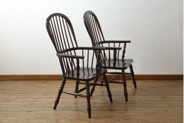 中古　国産民芸家具　デパート購入品　クラシカルな佇まいのウィンザーチェア2脚セット(ウインザーチェア、アームチェア、板座チェア、ダイニングチェア、椅子、イス)(R-073683)