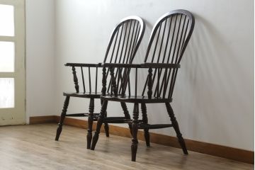 中古　国産民芸家具　デパート購入品　クラシカルな佇まいのウィンザーチェア2脚セット(ウインザーチェア、アームチェア、板座チェア、ダイニングチェア、椅子、イス)(R-073683)