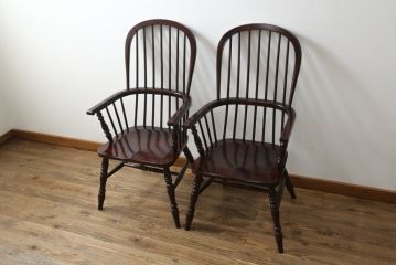 中古　国産民芸家具　デパート購入品　クラシカルな佇まいのウィンザーチェア2脚セット(ウインザーチェア、アームチェア、板座チェア、ダイニングチェア、椅子、イス)(R-073683)