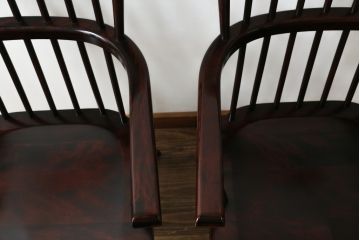 中古　国産民芸家具　デパート購入品　クラシカルな佇まいのウィンザーチェア2脚セット(ウインザーチェア、アームチェア、板座チェア、ダイニングチェア、椅子、イス)(R-073683)