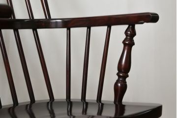 中古　国産民芸家具　デパート購入品　クラシカルな佇まいのウィンザーチェア2脚セット(ウインザーチェア、アームチェア、板座チェア、ダイニングチェア、椅子、イス)(R-073683)