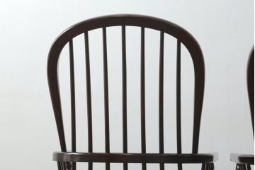 中古　国産民芸家具　デパート購入品　クラシカルな佇まいのウィンザーチェア2脚セット(ウインザーチェア、アームチェア、板座チェア、ダイニングチェア、椅子、イス)(R-073683)