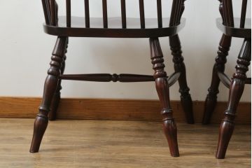 中古　国産民芸家具　デパート購入品　クラシカルな佇まいのウィンザーチェア2脚セット(ウインザーチェア、アームチェア、板座チェア、ダイニングチェア、椅子、イス)(R-073683)