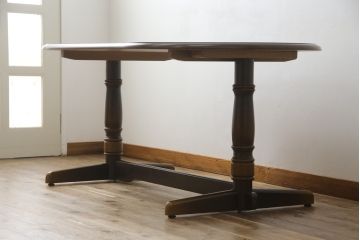 中古　美品　飛騨産業　キツツキマーク　穂高シリーズ　クラシカルなデザインが魅力的なダイニングテーブル(4人掛け、食卓、作業台)(R-073685)
