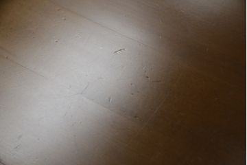 中古　美品　飛騨産業　キツツキマーク　穂高シリーズ　クラシカルなデザインが魅力的なダイニングテーブル(4人掛け、食卓、作業台)(R-073685)