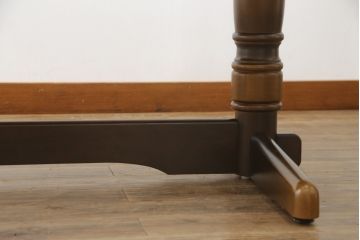 中古　美品　飛騨産業　キツツキマーク　穂高シリーズ　クラシカルなデザインが魅力的なダイニングテーブル(4人掛け、食卓、作業台)(R-073685)