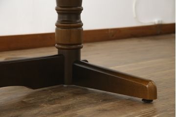 中古　美品　飛騨産業　キツツキマーク　穂高シリーズ　クラシカルなデザインが魅力的なダイニングテーブル(4人掛け、食卓、作業台)(R-073685)