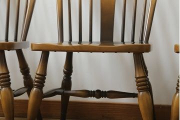 中古　美品　飛騨産業　キツツキマーク　木のぬくもりを感じるダイニングチェア4脚セット(板座チェア、椅子、イス、いす)(R-073686)