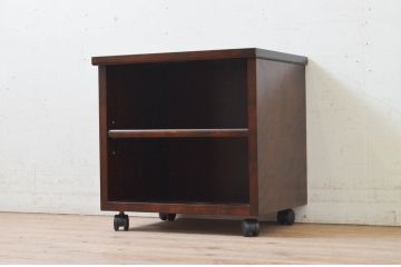 中古　美品!!　松本民芸家具　キャスター付きのクラシカルなサイドキャビネット(ナイトテーブル、サイドテーブル、花台、飾り台)(R-073690)
