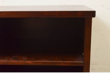 中古　美品!!　松本民芸家具　キャスター付きのクラシカルなサイドキャビネット(ナイトテーブル、サイドテーブル、花台、飾り台)(R-073690)