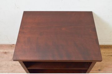 中古　美品!!　松本民芸家具　キャスター付きのクラシカルなサイドキャビネット(ナイトテーブル、サイドテーブル、花台、飾り台)(R-073691)