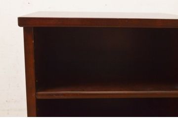 中古　美品!!　松本民芸家具　キャスター付きのクラシカルなサイドキャビネット(ナイトテーブル、サイドテーブル、花台、飾り台)(R-073691)