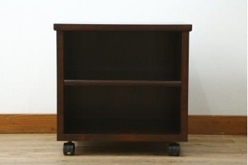中古　美品!!　松本民芸家具　キャスター付きのクラシカルなサイドキャビネット　(R-073691)