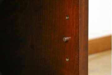 中古　美品!!　松本民芸家具　キャスター付きのクラシカルなサイドキャビネット　(R-073691)